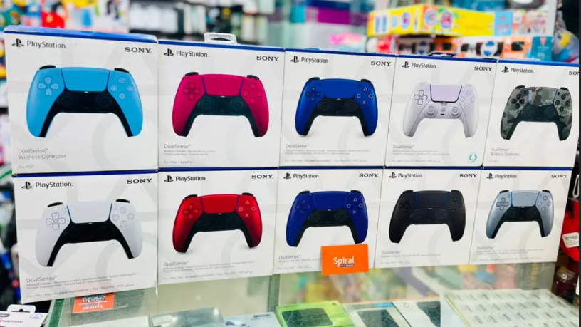 ps5-playstation-5-controllers-big-0