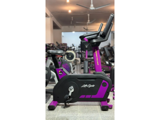 Recubment Bike Life Fitness
