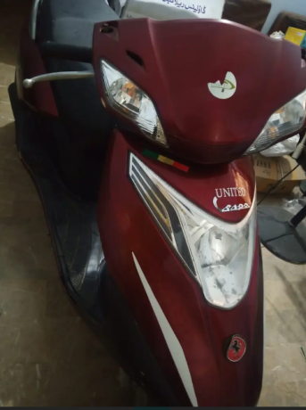 united-scooter-mehroon-model-2019-big-1