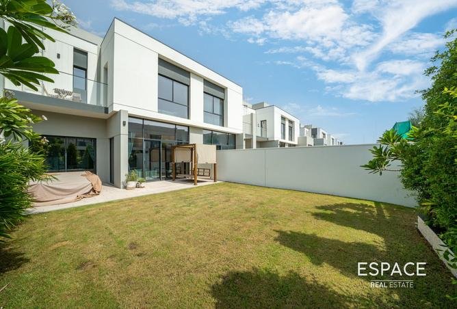 Exclusive | Internal Single Row | Large Plot