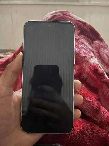 Vivo V70 FE 12/256 – Almost New | 1 Day Used | Urgent Sale |  Faisalabad